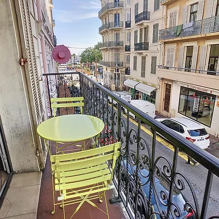 Daire With View On Marche Forville For 2 128